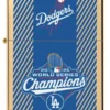 Campeones de la Serie Mundial 2025™ – Encendedor conmemorativo de los Los Angeles Dodgers™ Campeones de la Serie Mundial 2025™ – Encendedor conmemorativo de los Los Angeles Dodgers™