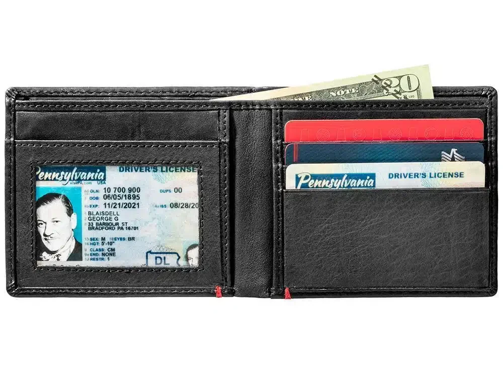 Cartera de cuero negro con diseño de placa metálica Bass Cartera de cuero negro con diseño de placa metálica Bass