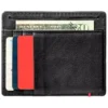 Cartera de cuero negro con diseño de placa metálica en forma de pica Cartera de cuero negro con diseño de placa metálica en forma de pica