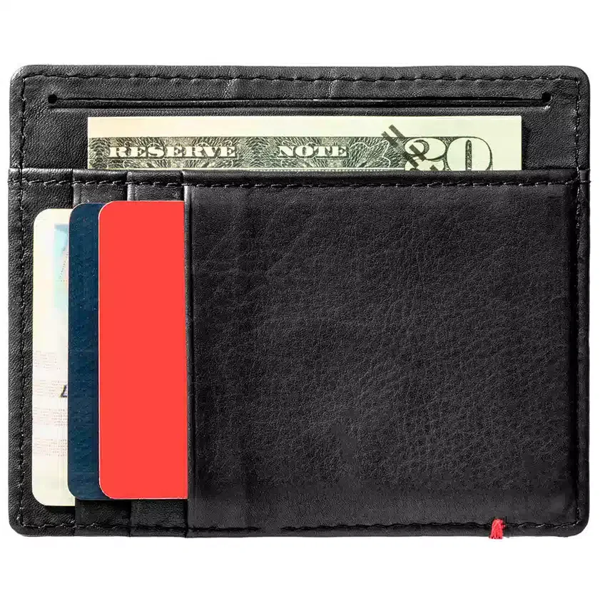 Cartera de cuero negro con diseño de placa metálica en forma de pica Cartera de cuero negro con diseño de placa metálica en forma de pica