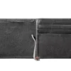 Cartera de cuero negro con diseño de placa metálica en forma de pica Cartera de cuero negro con diseño de placa metálica en forma de pica