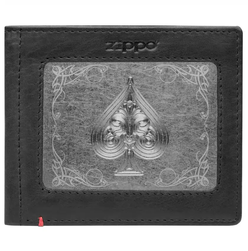 Cartera de cuero negro con diseño de placa metálica en forma de pica Cartera de cuero negro con diseño de placa metálica en forma de pica