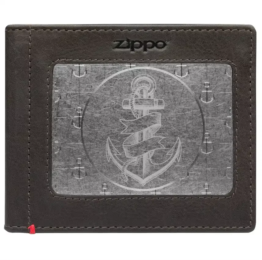 Cartera de piel color moca con diseño de placa metálica con ancla Cartera de piel color moca con diseño de placa metálica con ancla