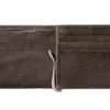 Cartera de piel color moca – Diseño con placa metálica vikinga Cartera de piel color moca – Diseño con placa metálica vikinga