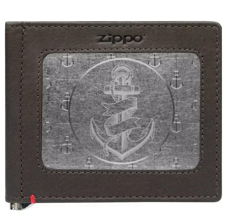 Cartera de piel color moca con diseño de placa metálica con ancla Cartera de piel color moca con diseño de placa metálica con ancla