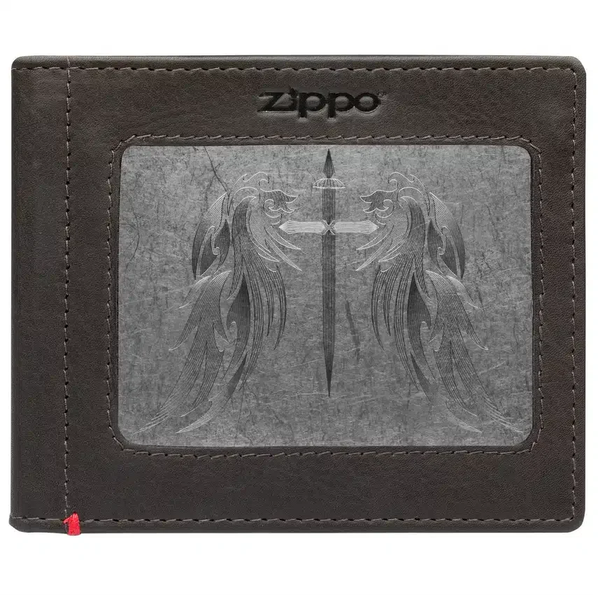 Cartera de piel color moca – Diseño con placa metálica «Cross Wings» Cartera de piel color moca – Diseño con placa metálica «Cross Wings»