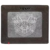 Cartera de piel color moca – Diseño con placa metálica vikinga Cartera de piel color moca – Diseño con placa metálica vikinga