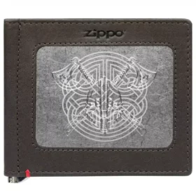 Cartera de piel color moca – Diseño con placa metálica vikinga Cartera de piel color moca – Diseño con placa metálica vikinga