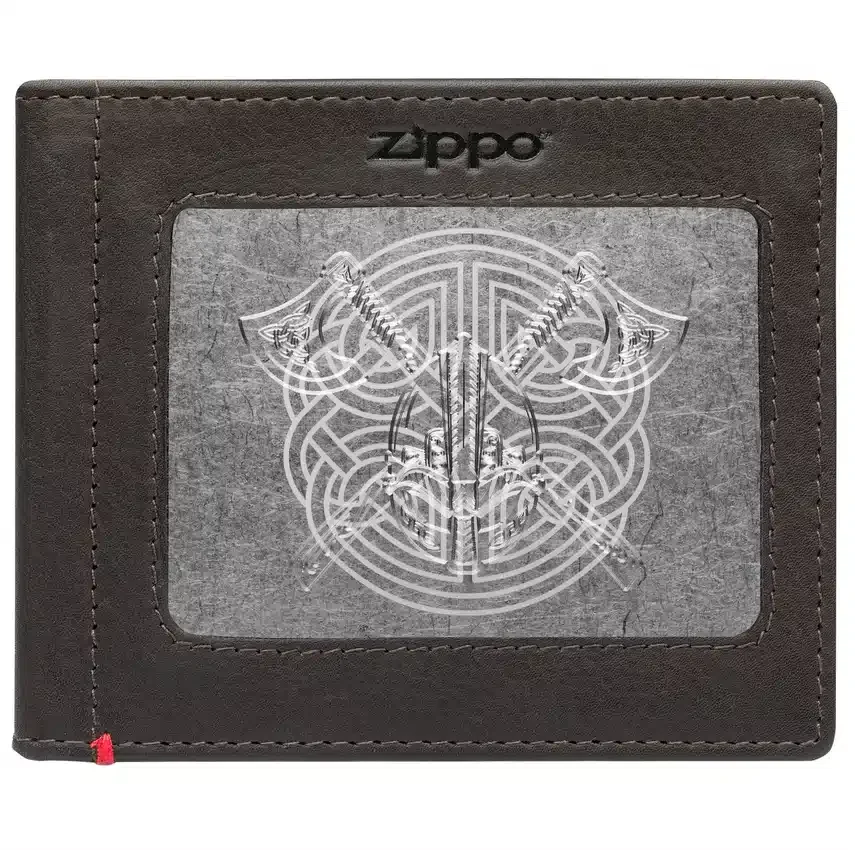 Cartera de piel color moca – Diseño con placa metálica vikinga Cartera de piel color moca – Diseño con placa metálica vikinga