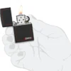 Classic Zippo en negro y rojo Classic Zippo en negro y rojo