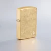 Diseño «Armor®» con llama en latón envejecido Diseño «Armor®» con llama en latón envejecido