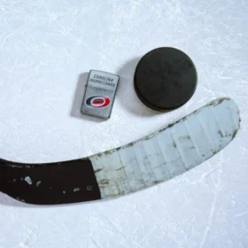 Diseño con el logotipo de los Carolina Hurricanes®