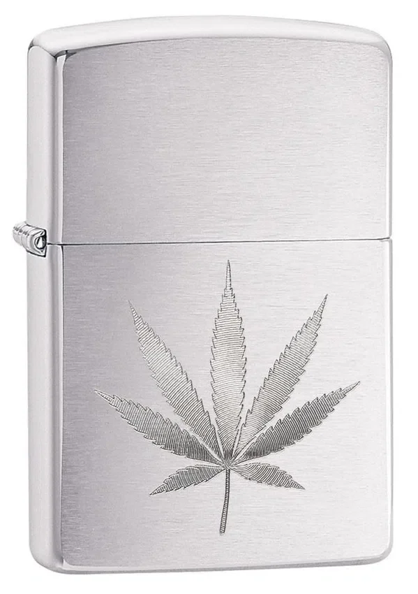 Diseño cromado con hoja de marihuana Diseño cromado con hoja de marihuana