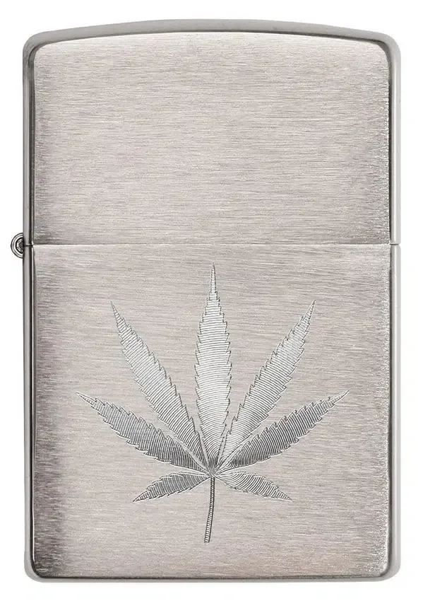 Diseño cromado con hoja de marihuana Diseño cromado con hoja de marihuana