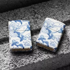 Diseño de carpas koi en porcelana
