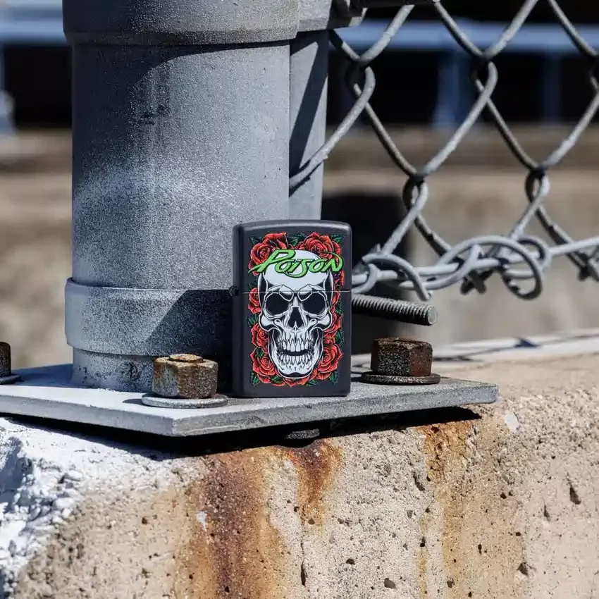 Diseño de Poison con calavera y rosas Diseño de Poison con calavera y rosas