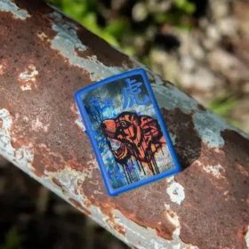 Diseño de tigre colorido en azul real