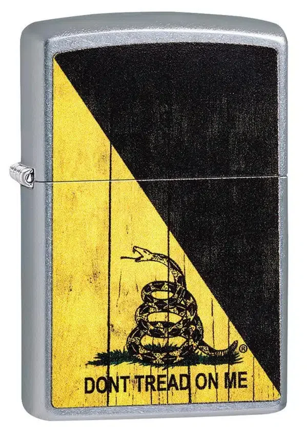 Diseño «Don’t Tread on Me®» con acabado de madera Diseño «Don’t Tread on Me®» con acabado de madera
