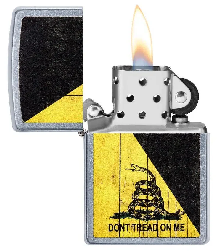 Diseño «Don’t Tread on Me®» con acabado de madera Diseño «Don’t Tread on Me®» con acabado de madera