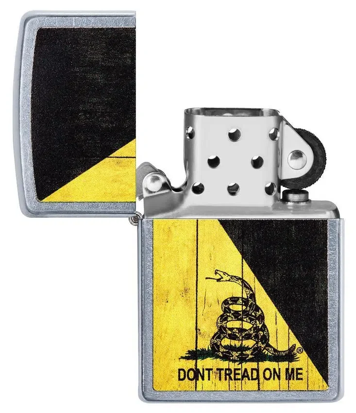 Diseño «Don’t Tread on Me®» con acabado de madera Diseño «Don’t Tread on Me®» con acabado de madera