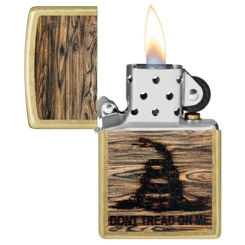 Diseño «Dont Tread On Me®» grabado en madera Diseño «Dont Tread On Me®» grabado en madera