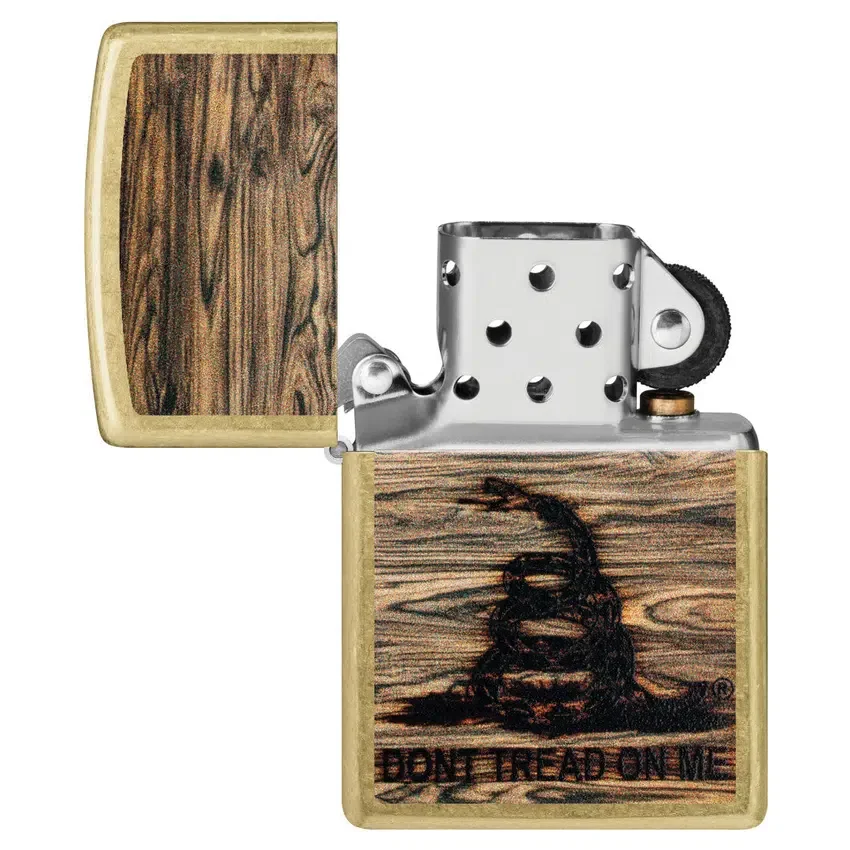 Diseño «Dont Tread On Me®» grabado en madera Diseño «Dont Tread On Me®» grabado en madera