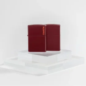 Logotipo Classic de Zippo en color merlot